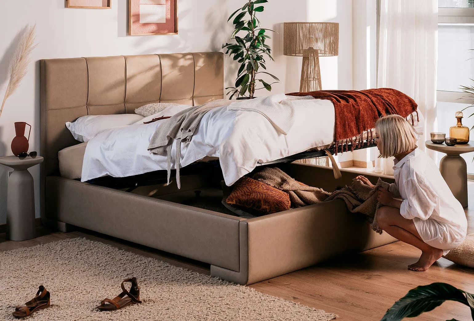 Hespo krevet Zara Lux s elegantnim uzglavljem u modernoj spavaćoj sobi